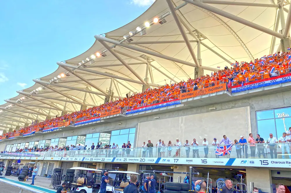 5- of 6-daagse Formule 1 Grand Prix Abu Dhabi Oranje Tribune? Emirates