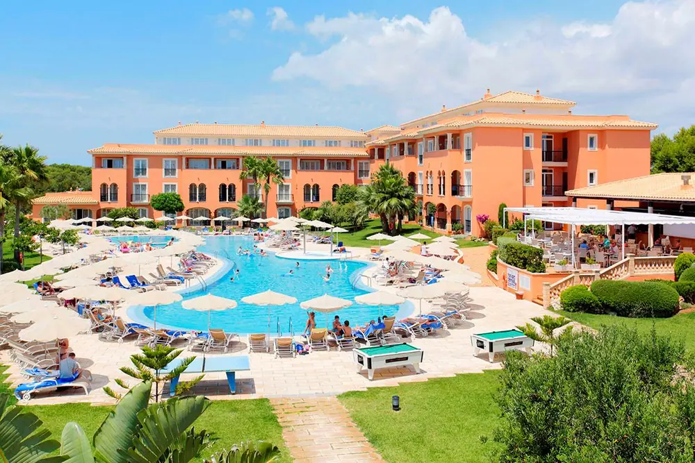 Aparthotel Grupotel Macarella Suites & Spa