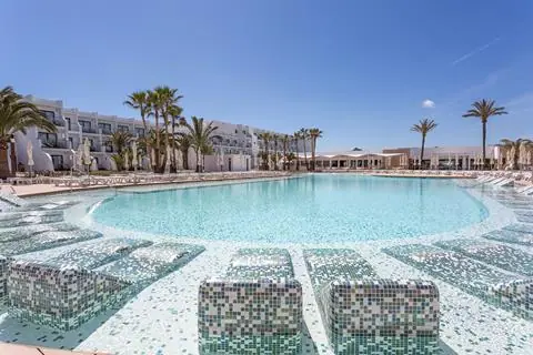 Grand Palladium White Island