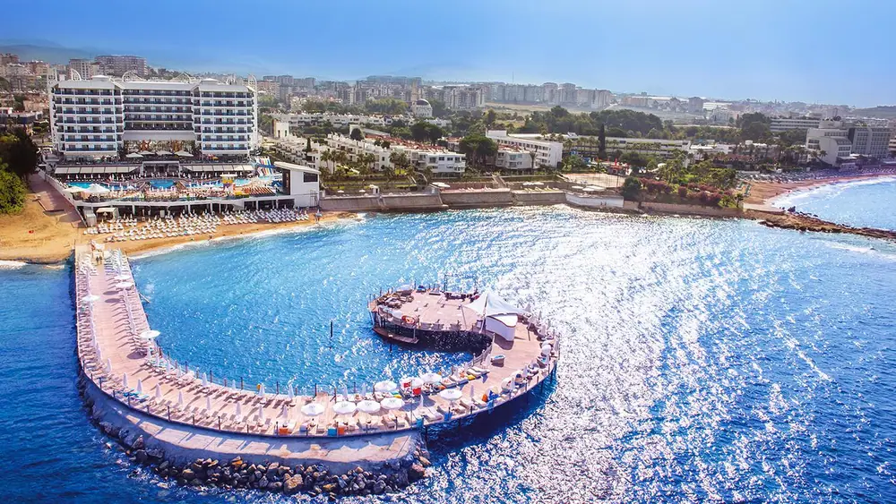 Hotel Azura Deluxe Resort