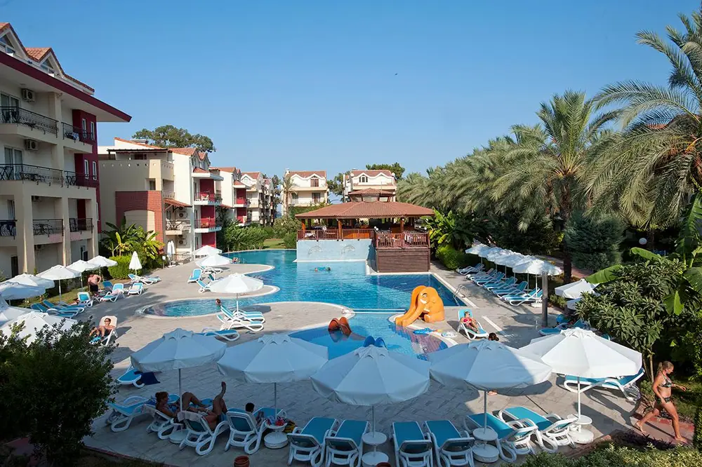 Hotel Crystal Aura Beach Resort & Spa
