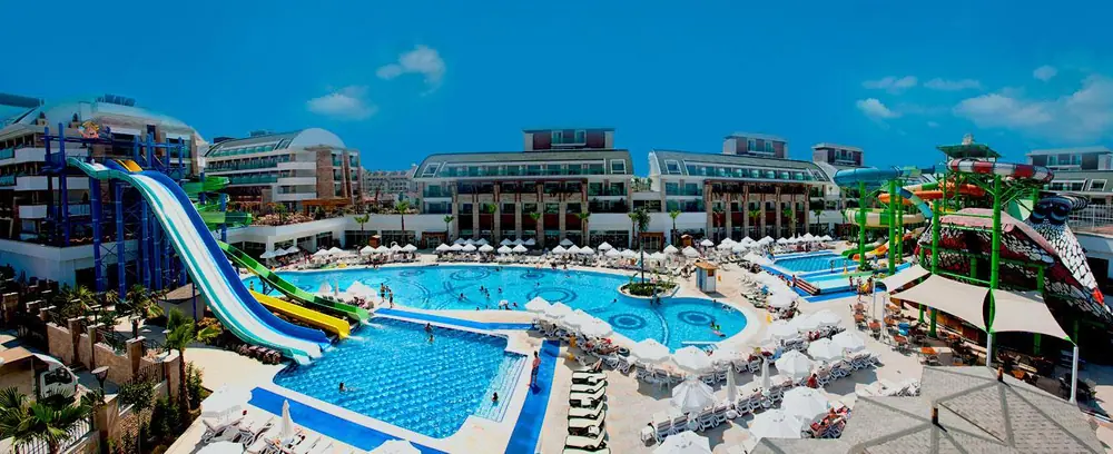 Hotel Crystal Waterworld Resort & Spa