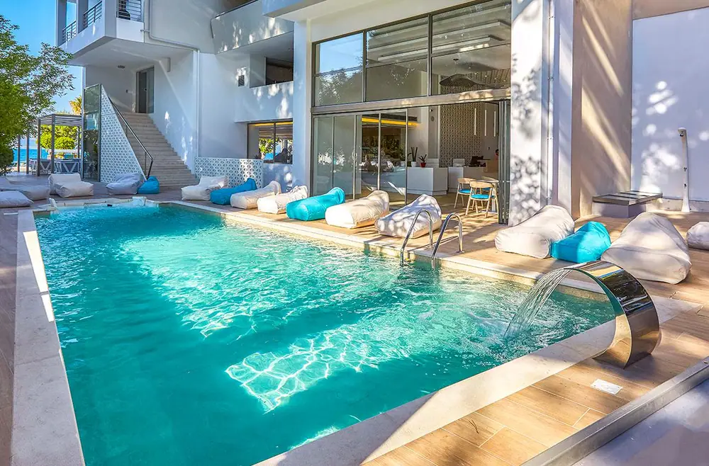 Hotel Triton