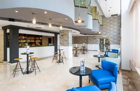 TRYP Apolo