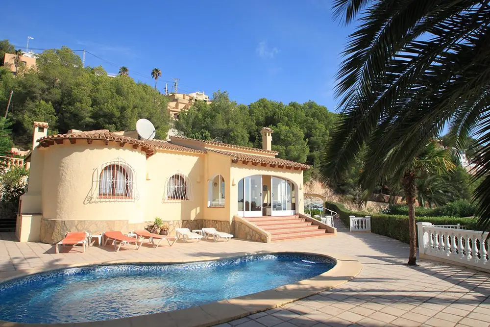 Villa’s Moraira met privézwembad – inclusief huurauto